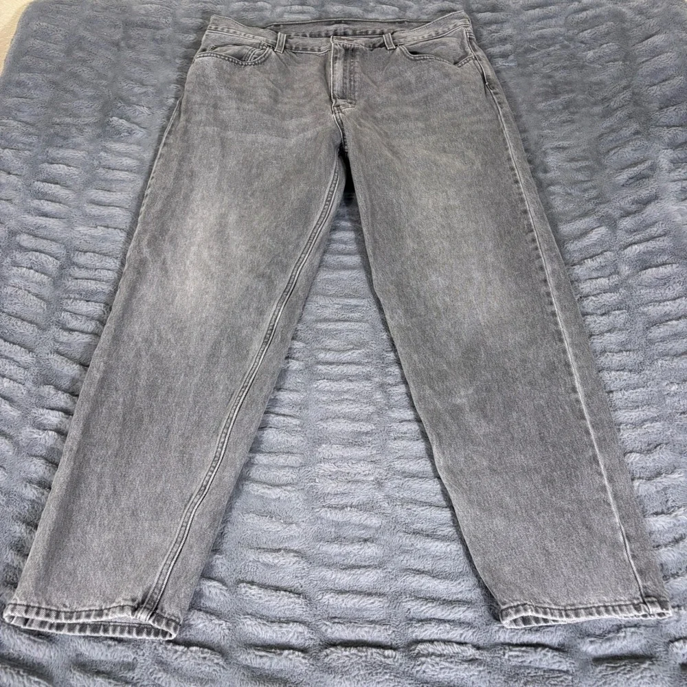 Levis 550 92 Relaxed Tapered Jeans Mens 38x30 Gray Faded Black Denim AQ537